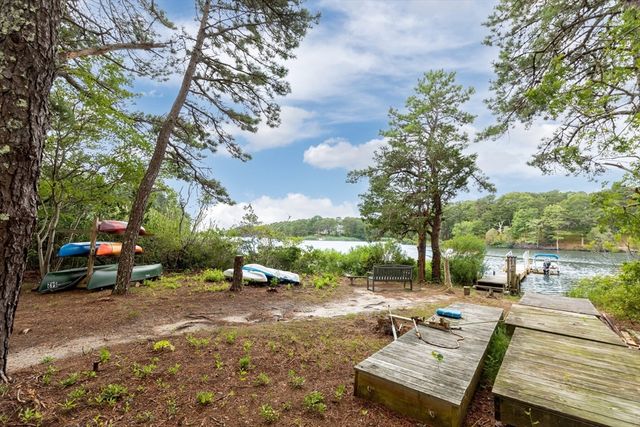 26 Qaushnet Way, Falmouth, MA 02536
