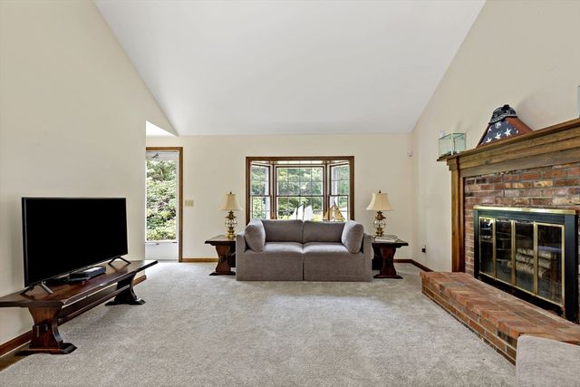26 Qaushnet Way, Falmouth, MA 02536