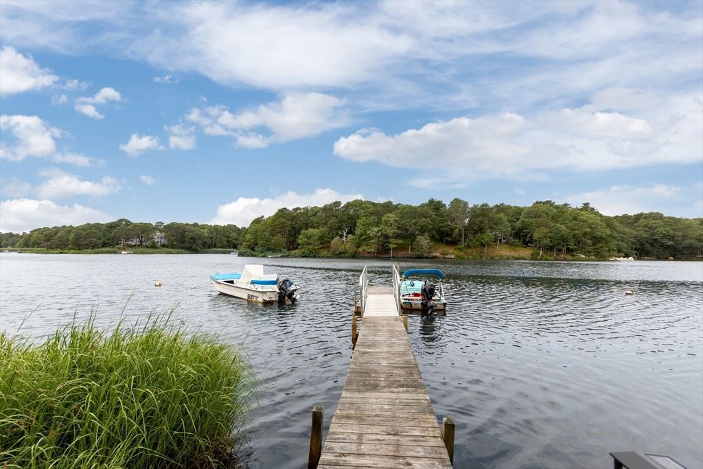 26 Qaushnet Way, Falmouth, MA 02536