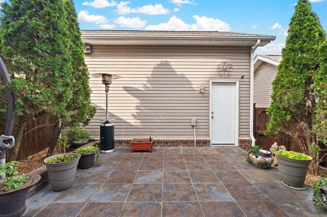 1074 Riverwood Village Blvd, Hermitage, TN 37076