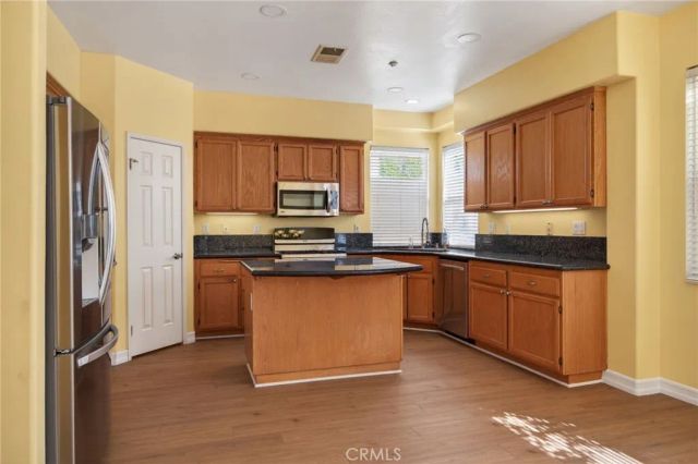 1050 Avenida Classica, Oxnard, CA 93030