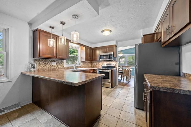 158 WINCHESTER WAY, Green Bay, WI 54302