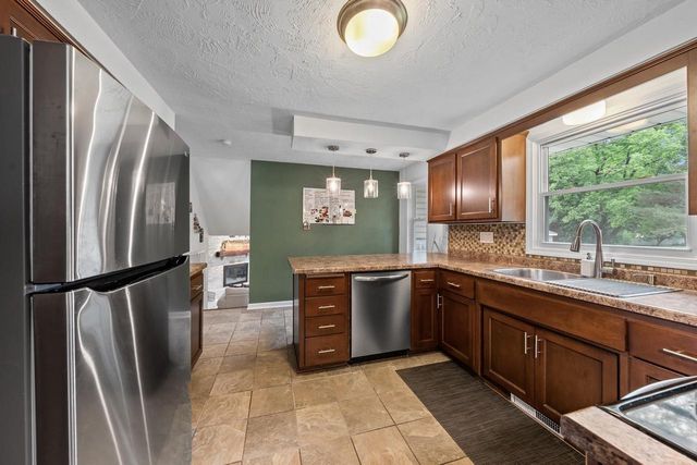 158 WINCHESTER WAY, Green Bay, WI 54302