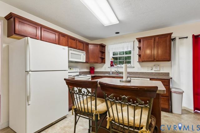 83 Albertson Ct, Ruther Glen, VA 22546