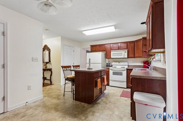 83 Albertson Ct, Ruther Glen, VA 22546