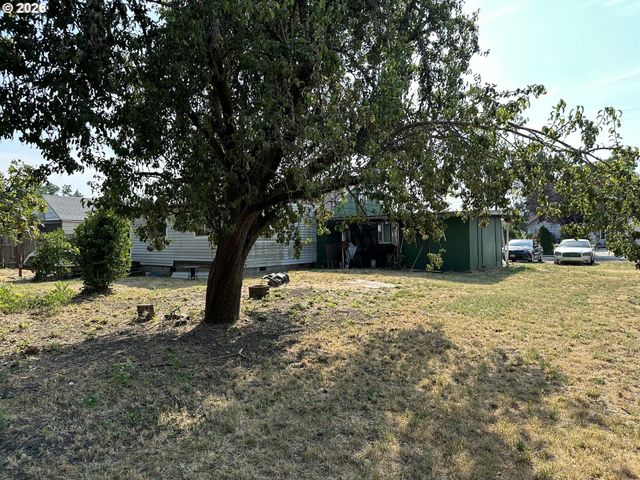 467 17TH St, Springfield, OR 97477