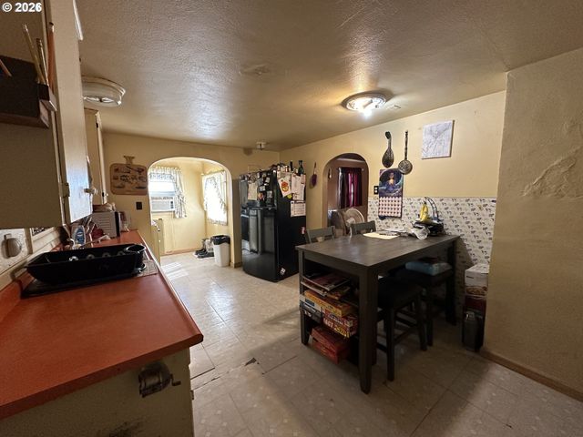 467 17TH St, Springfield, OR 97477