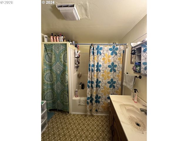 467 17TH St, Springfield, OR 97477