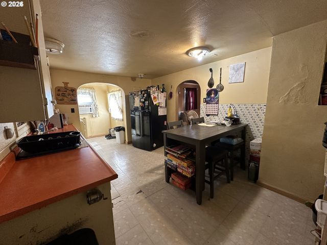 467 17TH St, Springfield, OR 97477