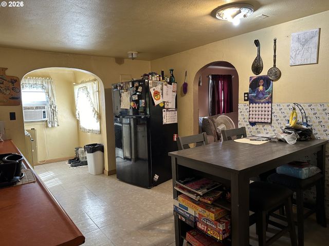 467 17TH St, Springfield, OR 97477