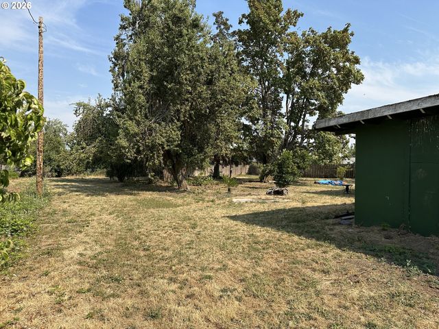 467 17TH St, Springfield, OR 97477