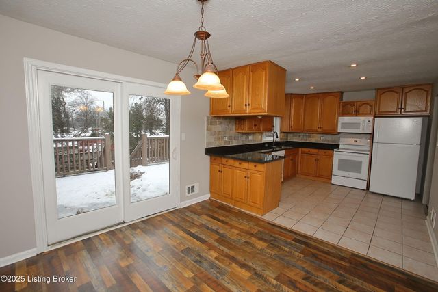 9323 Willowwood Way, Louisville, KY 40299