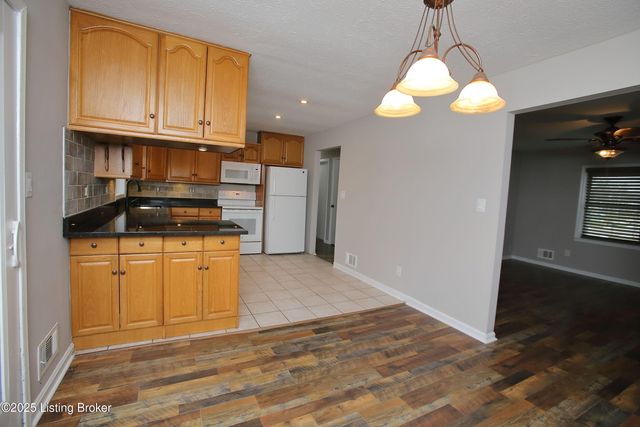 9323 Willowwood Way, Louisville, KY 40299