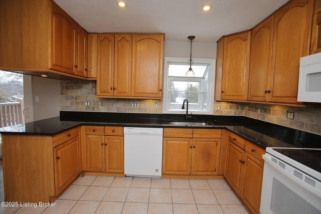 9323 Willowwood Way, Louisville, KY 40299