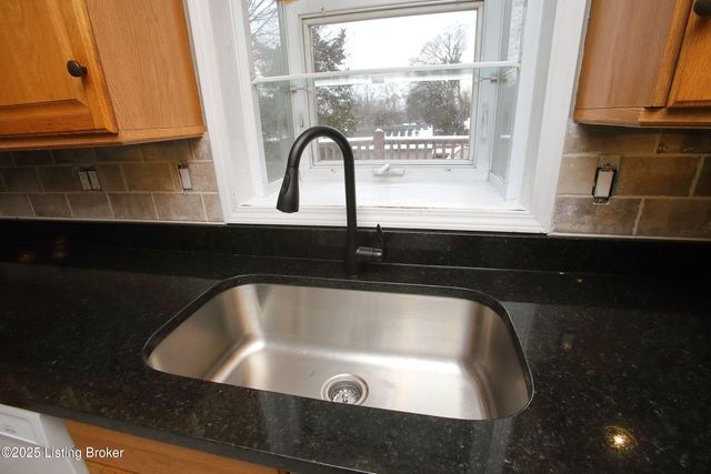 9323 Willowwood Way, Louisville, KY 40299