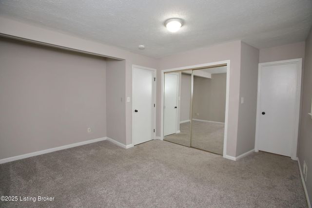 9323 Willowwood Way, Louisville, KY 40299