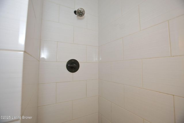 9323 Willowwood Way, Louisville, KY 40299