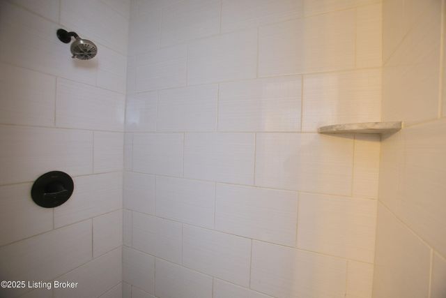 9323 Willowwood Way, Louisville, KY 40299