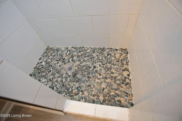 9323 Willowwood Way, Louisville, KY 40299