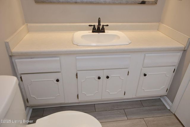 9323 Willowwood Way, Louisville, KY 40299