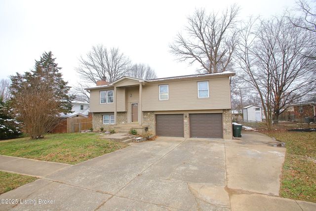 9323 Willowwood Way, Louisville, KY 40299