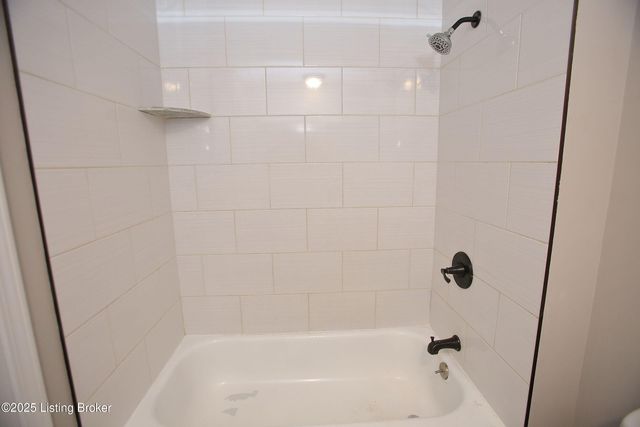 9323 Willowwood Way, Louisville, KY 40299