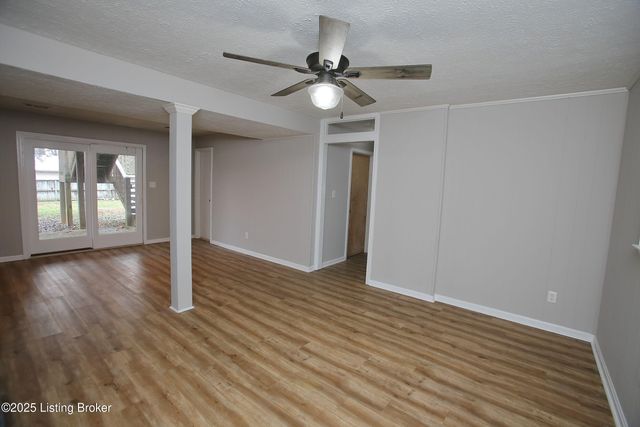 9323 Willowwood Way, Louisville, KY 40299