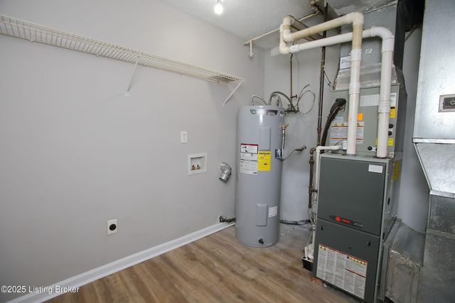 9323 Willowwood Way, Louisville, KY 40299