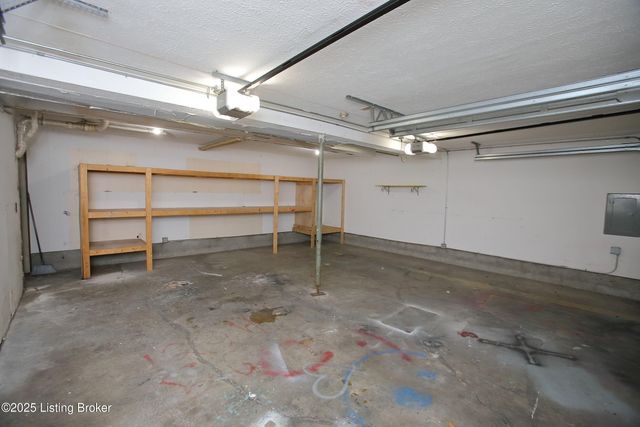 9323 Willowwood Way, Louisville, KY 40299