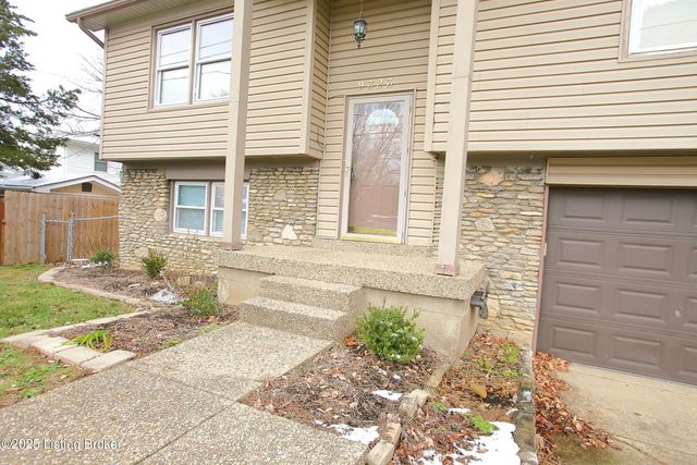 9323 Willowwood Way, Louisville, KY 40299