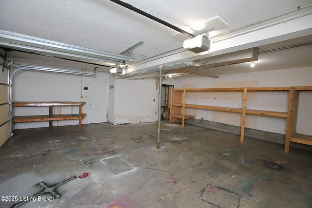 9323 Willowwood Way, Louisville, KY 40299