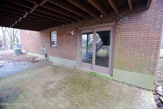 9323 Willowwood Way, Louisville, KY 40299