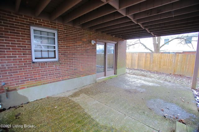 9323 Willowwood Way, Louisville, KY 40299