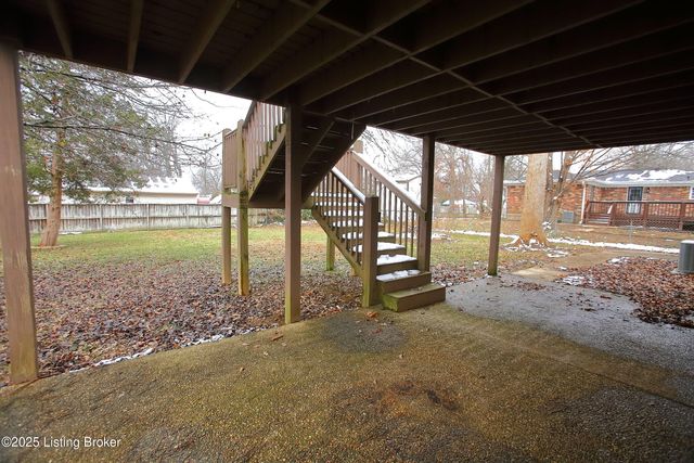 9323 Willowwood Way, Louisville, KY 40299