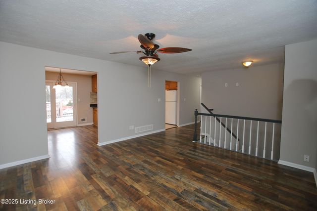 9323 Willowwood Way, Louisville, KY 40299