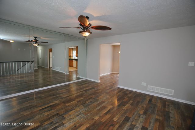 9323 Willowwood Way, Louisville, KY 40299