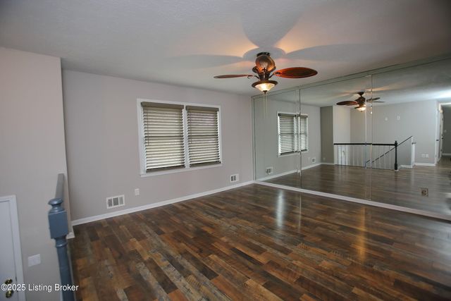 9323 Willowwood Way, Louisville, KY 40299