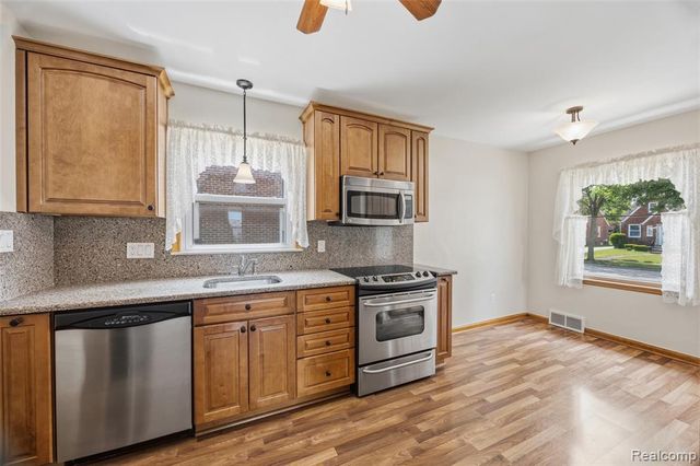 1304 N Vernon Street, Dearborn, MI 48128