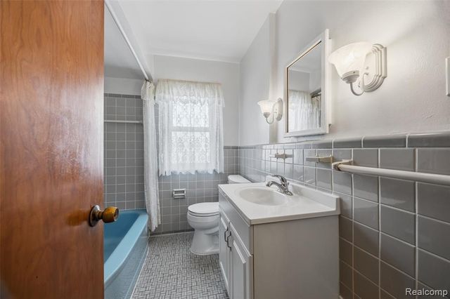 1304 N Vernon Street, Dearborn, MI 48128