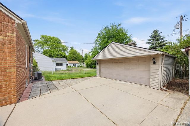 1304 N Vernon Street, Dearborn, MI 48128