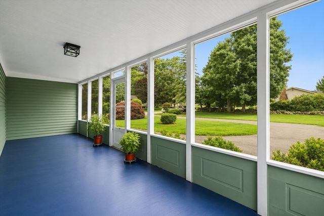 369 Village St, Medway, MA 02053