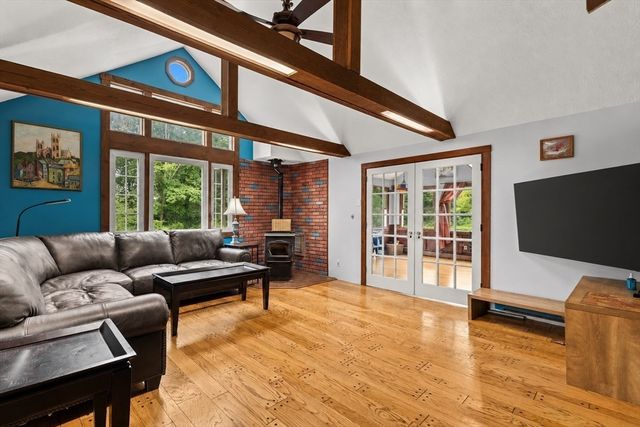 369 Village St, Medway, MA 02053