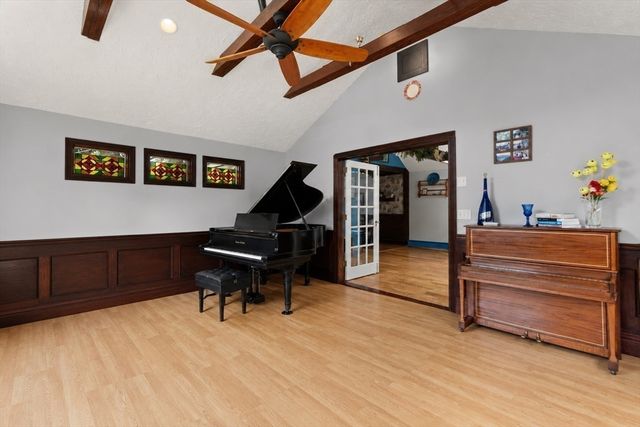 369 Village St, Medway, MA 02053