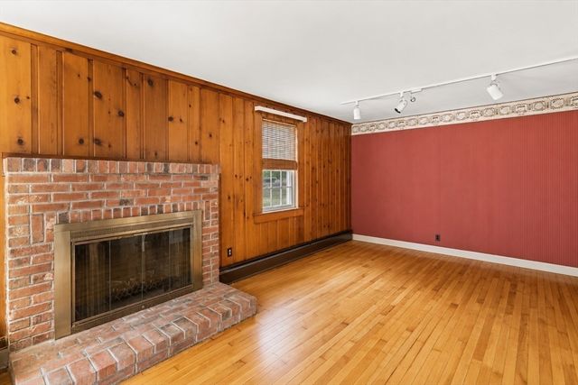 369 Village St, Medway, MA 02053