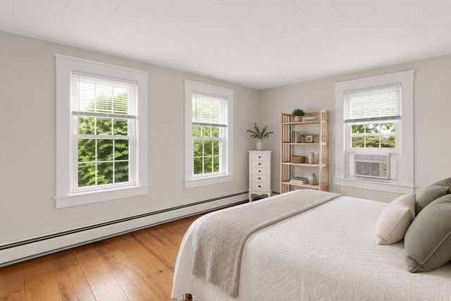 369 Village St, Medway, MA 02053