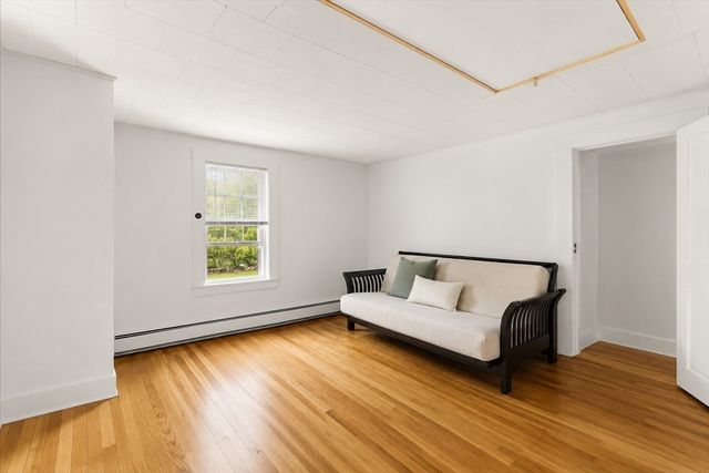 369 Village St, Medway, MA 02053