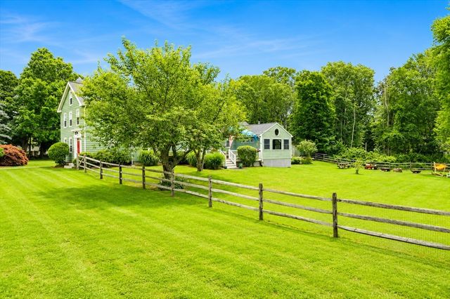 369 Village St, Medway, MA 02053