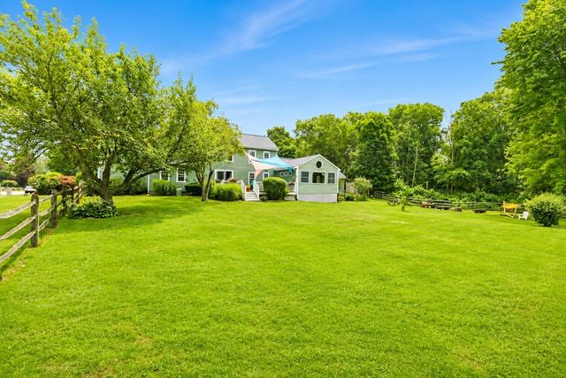 369 Village St, Medway, MA 02053