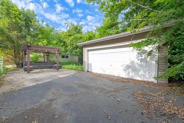818 N La Grange Road, La Grange Park, IL 60526