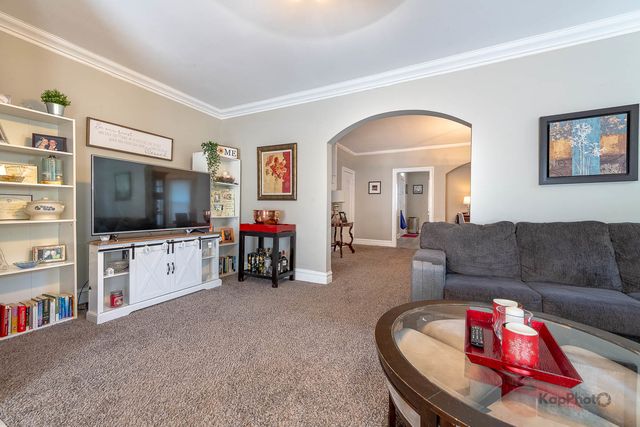 818 N La Grange Road, La Grange Park, IL 60526